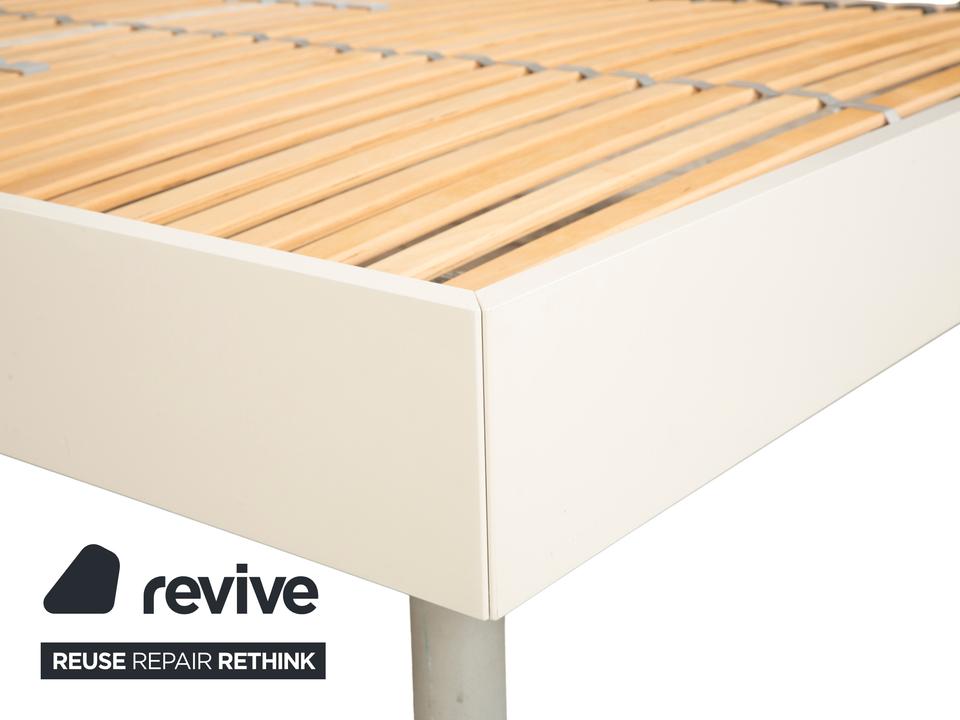 Ligne Roset Holz Bett Weiß Dunkelgrau 140 x 200 cm – Bild 6