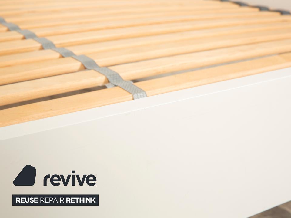 Ligne Roset Holz Bett Weiß Dunkelgrau 140 x 200 cm – Bild 3