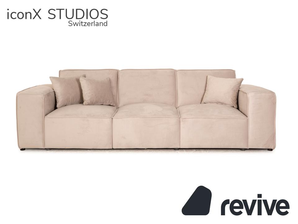 IconX STUDIOS Beluga Samt Stoff Viersitzer Sofa Couch Beige