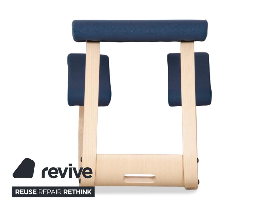 Varier Variable Kniestuhl Holz Esche Hocker Natur Stoff Blau – Bild 10