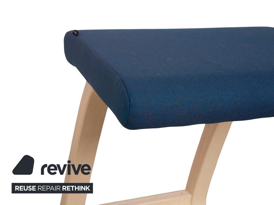 Varier Variable Kniestuhl Holz Esche Hocker Natur Stoff Blau – Bild 3